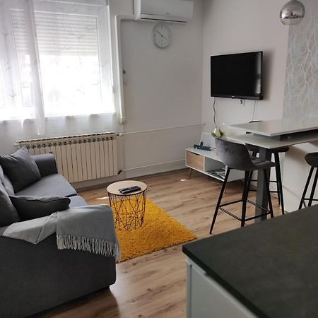 Apartman Emy Karlovac Eksteriør billede