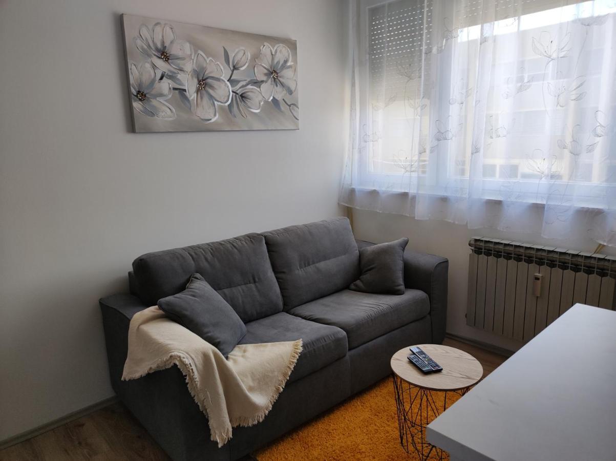 Apartman Emy Karlovac Eksteriør billede