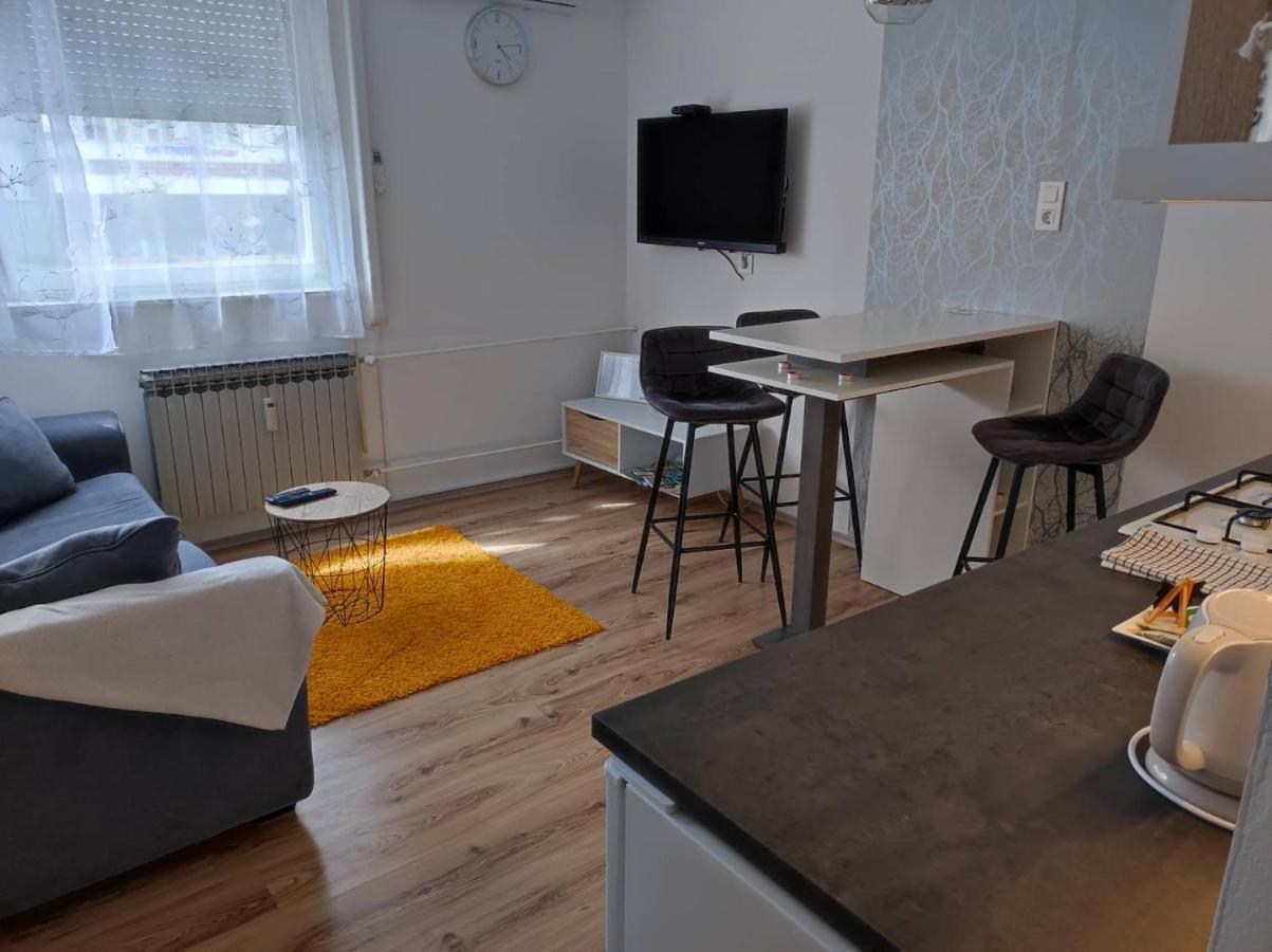 Apartman Emy Karlovac Eksteriør billede