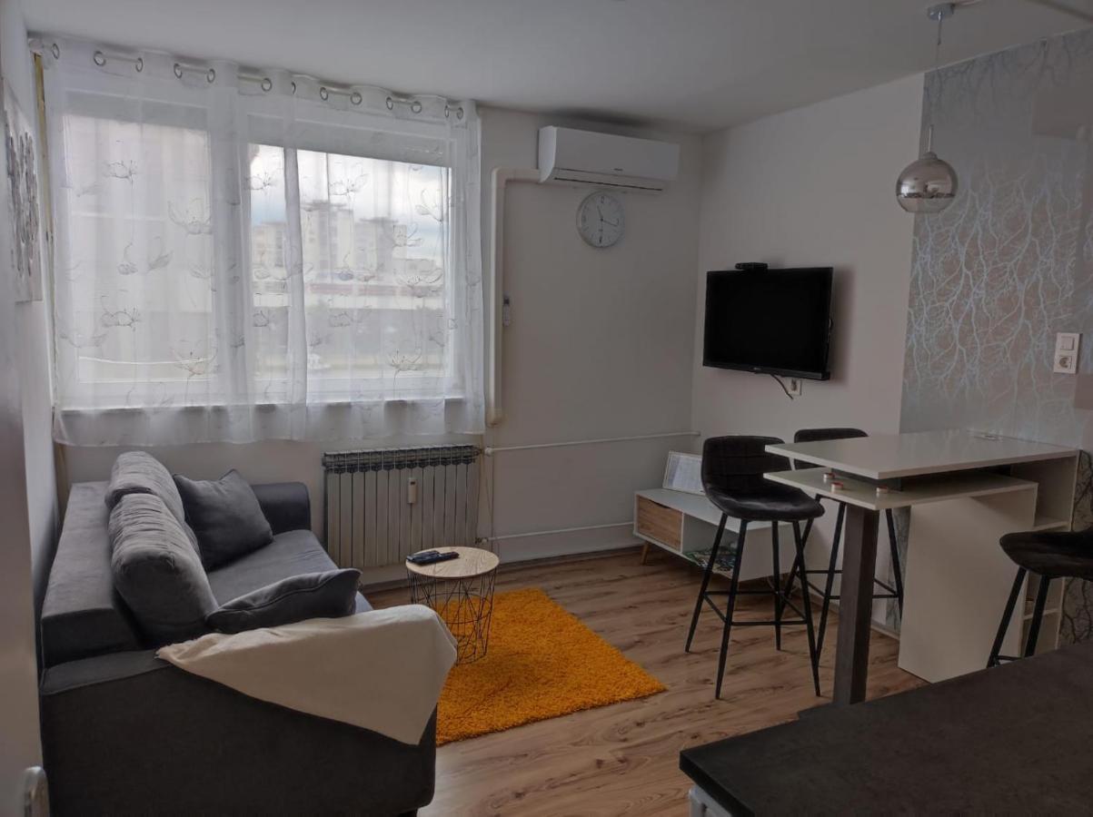 Apartman Emy Karlovac Eksteriør billede