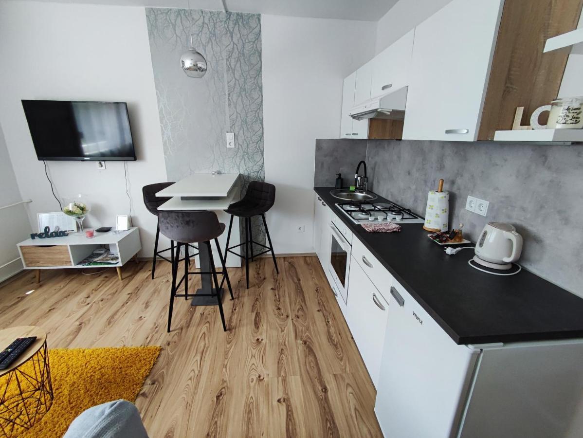 Apartman Emy Karlovac Eksteriør billede