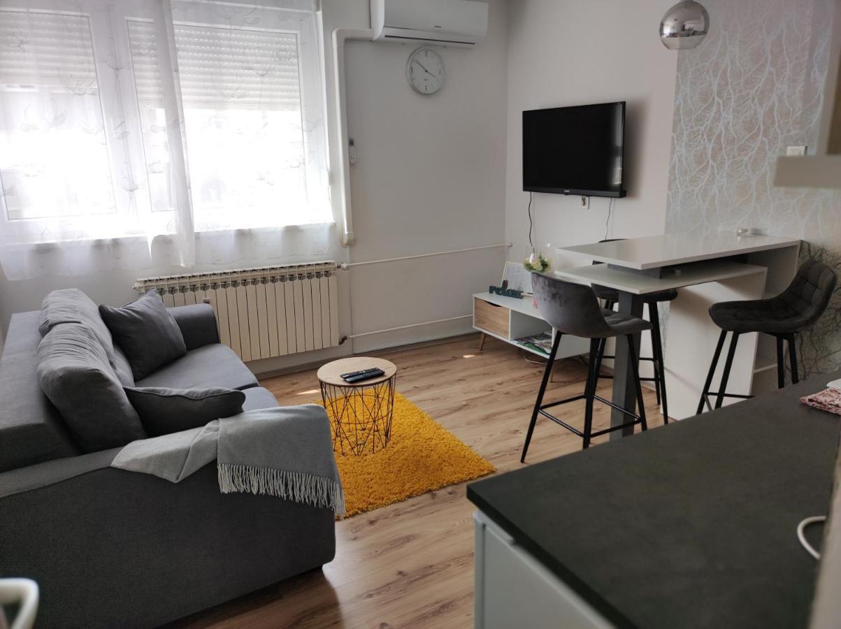 Apartman Emy Karlovac Eksteriør billede